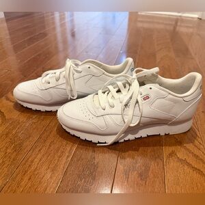 Women’s LIke brand new worn  1 time Reebok Classic Leather shoes
